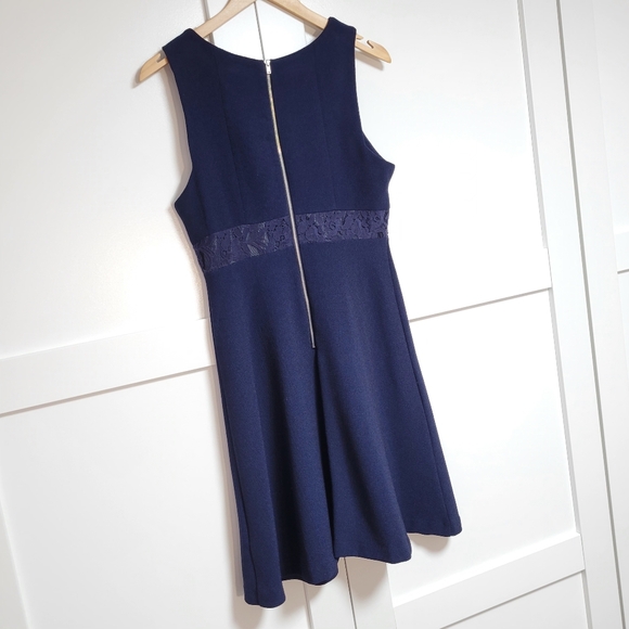 ✨️3 For $30✨️Dex Navy Lace Detail Dress (M) - Picture 2 of 5